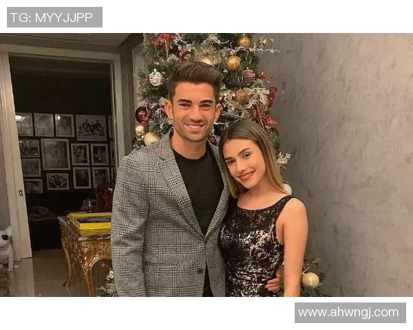 足球明星恩佐与女友甜蜜瞬间曝光引发热议照片分享